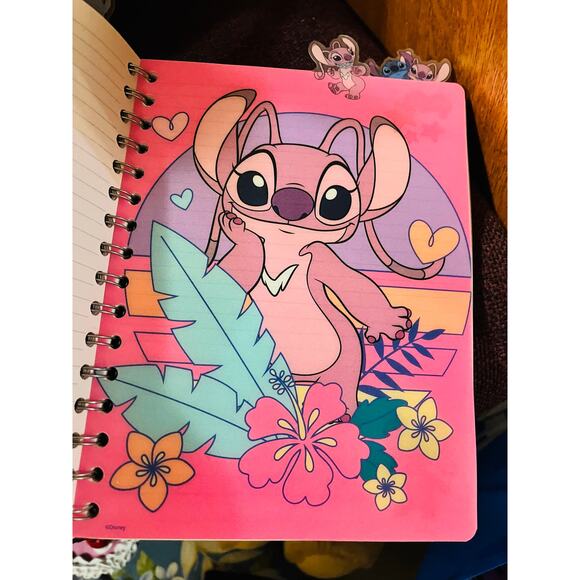 Stitch and Angel adorable bundle
40*50 baby throw Matching pillow Angel plush - Picture 13 of 14